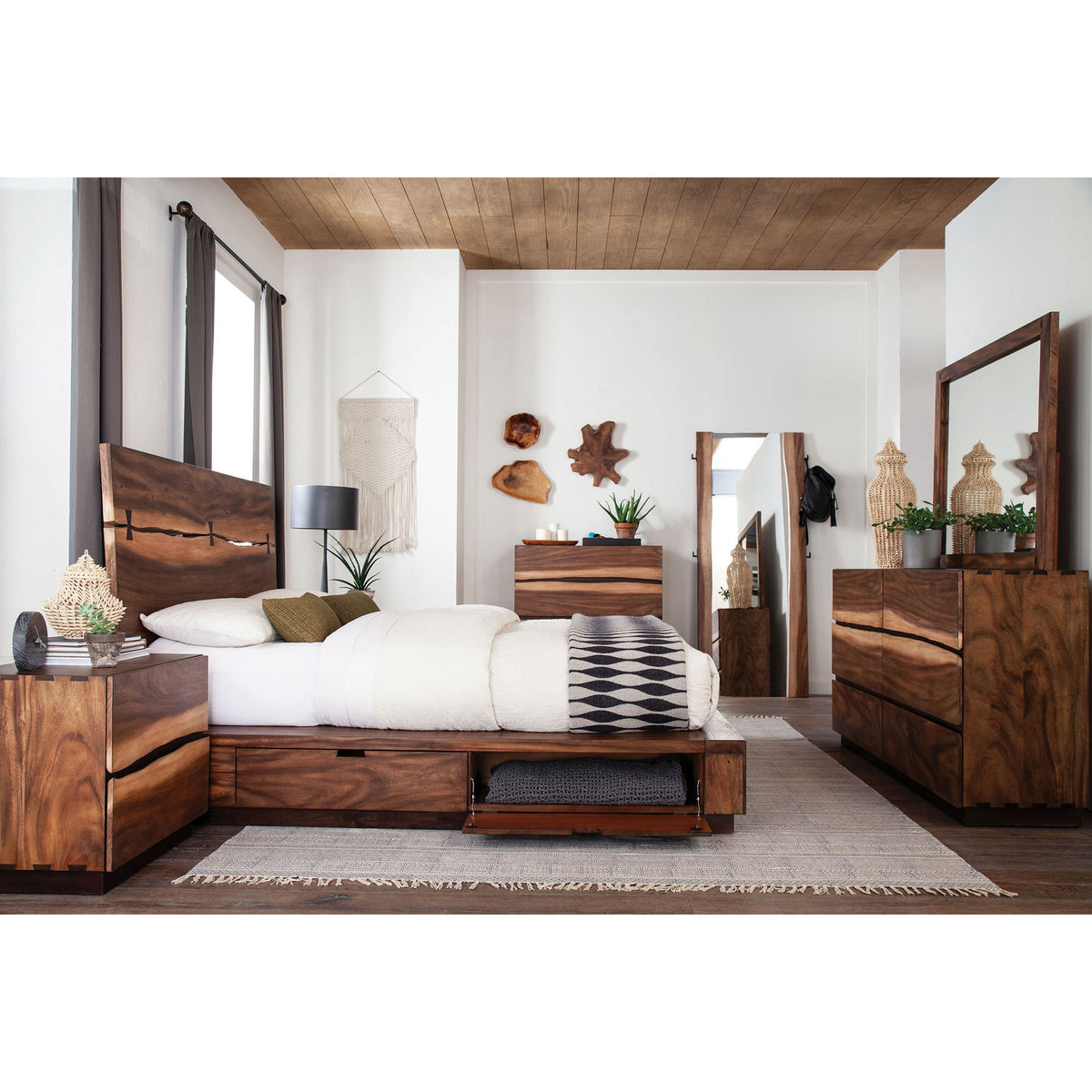 Beverly - 5 Piece Eastern King Bedroom Set - Walnut