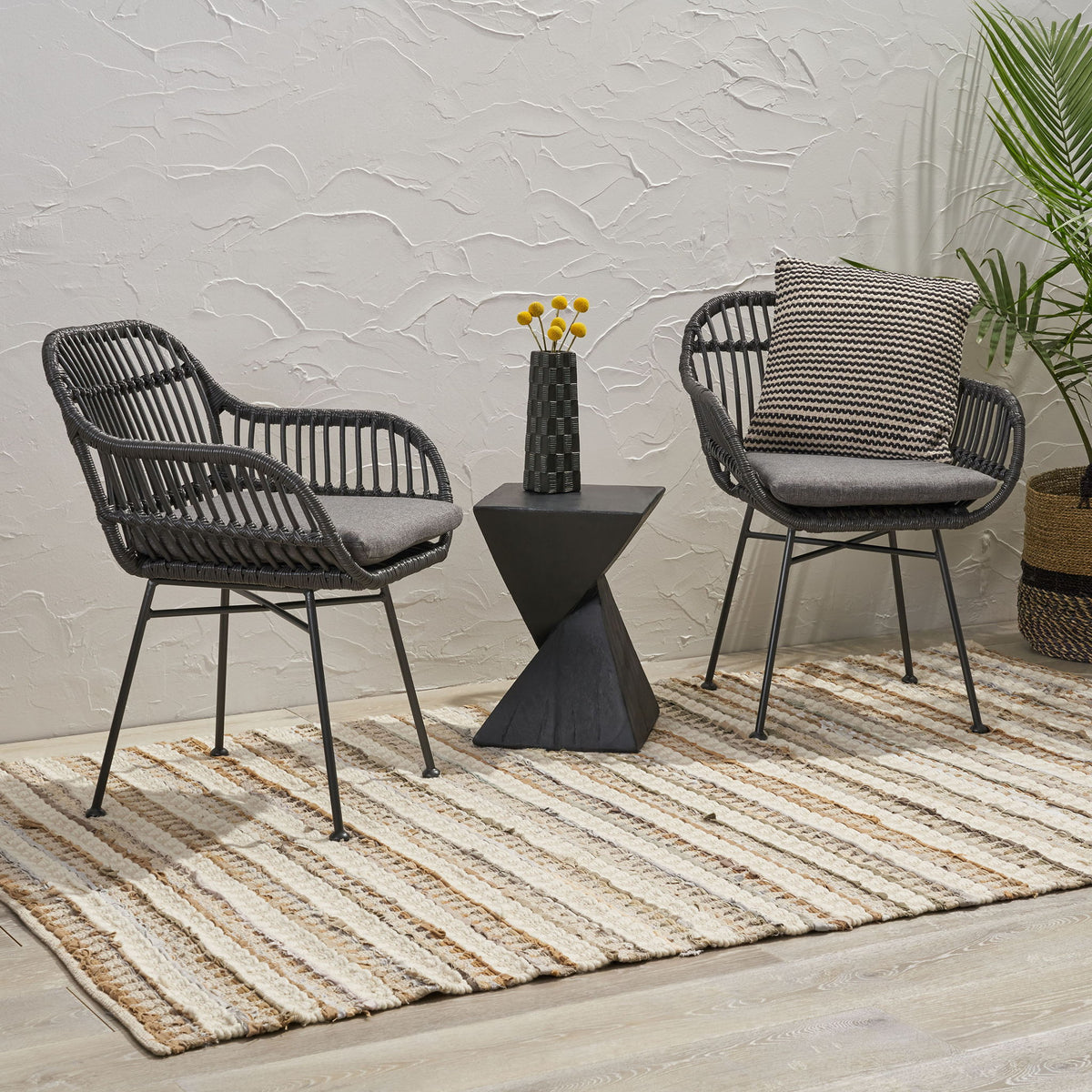 Outdoor Rattan Accent Chair With Metal Legs