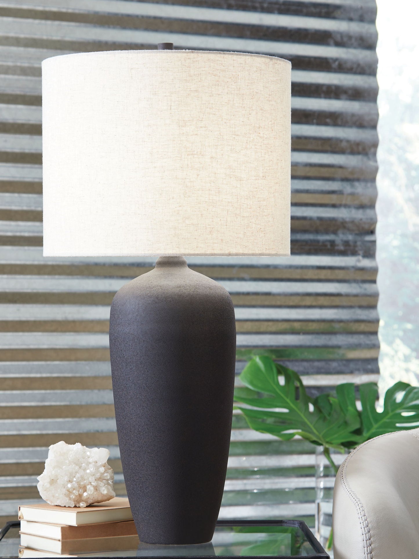 Ryenburg - Metal Table Lamp - Black